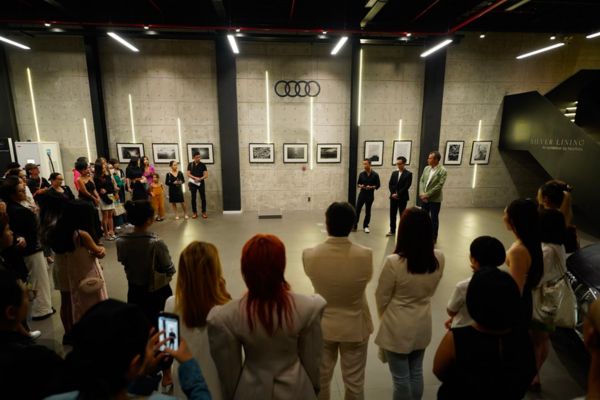 Thưởng thức bộ tác phẩm nhiếp ảnh thủ công tại triển lãm ‘Sliver Lining’