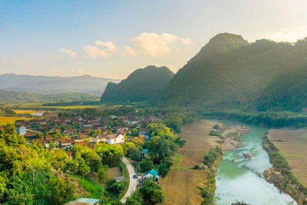 Chiêm ngưỡng vẻ đẹp yên bình của ‘vùng rốn lũ’ Tân Hóa – Làng du lịch tốt nhất thế giới