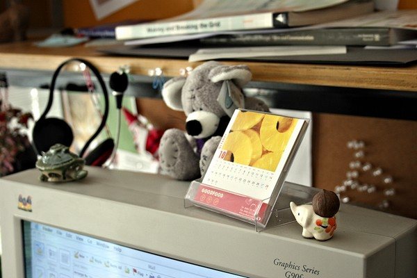 Trang trí bàn làm việc đơn giản, bắt mắt