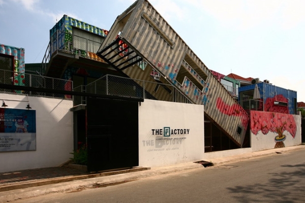 Độc đáo ‘công xưởng nghệ thuật’ làm từ container 