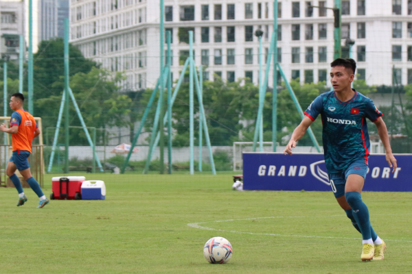 U.23 Việt Nam bổ sung lực lượng, chân sút số 1 giải hạng Nhất được gọi tên