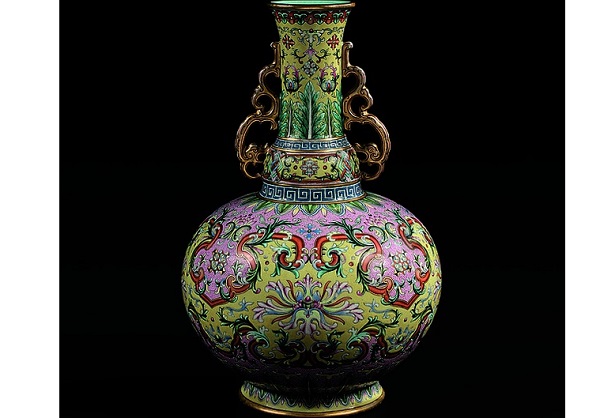 Bình gốm giá 64 tỷ với họa tiết độc bản không ai có