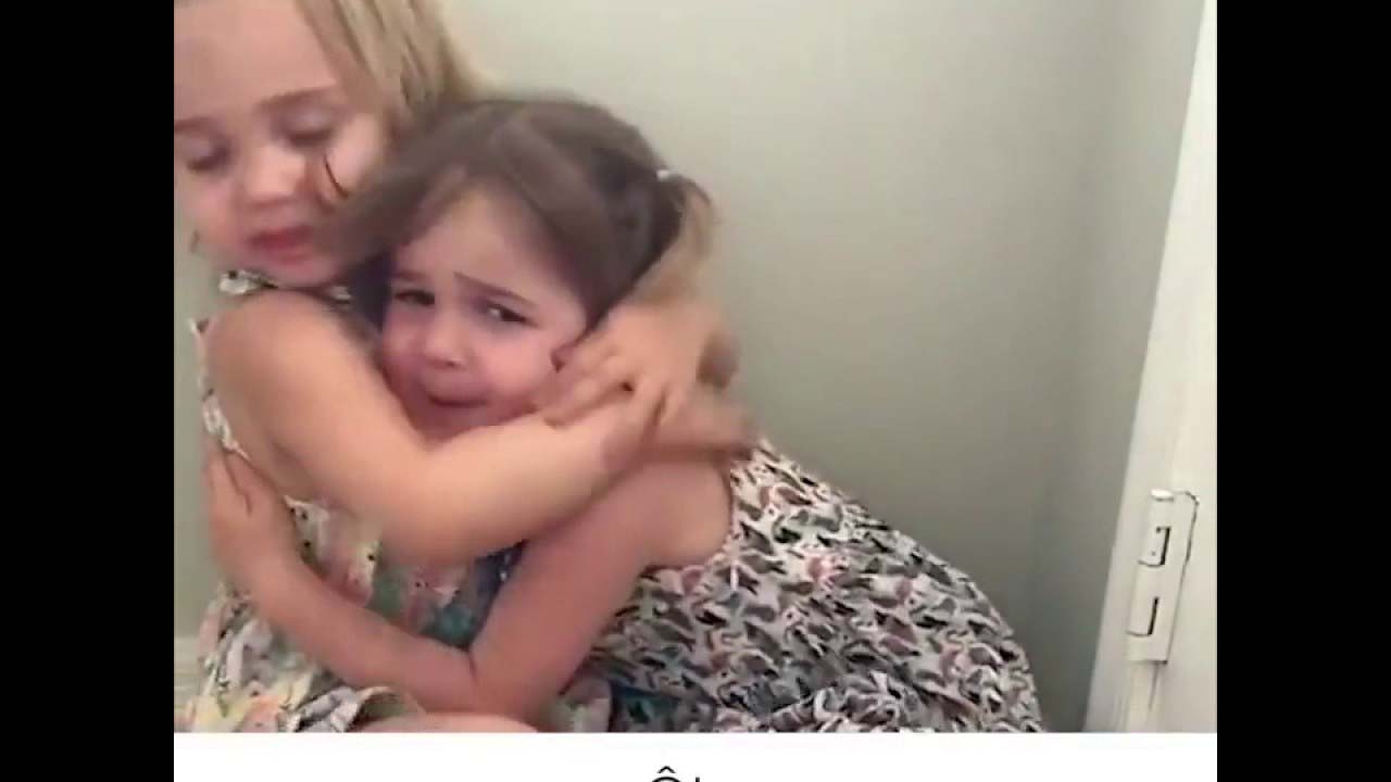 Cuộc nói chuyện của hai “bà cụ non”. Cưng quá!