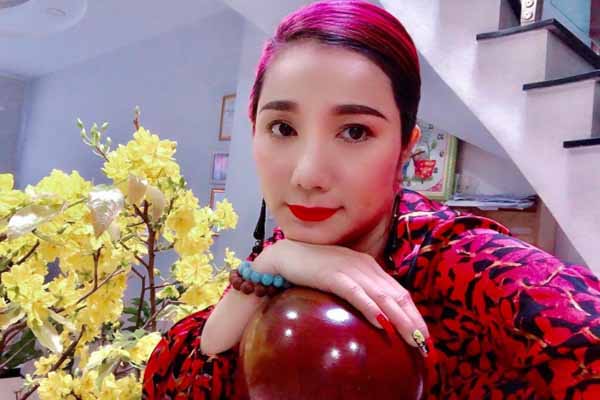 Diễn viên Cát Tường bị giật túi xách mùng 3 Tết