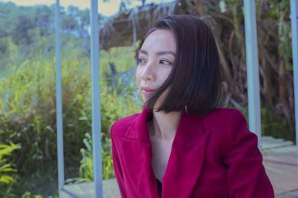 Thu Trang lại đẹp ngỡ ngàng giữa đồng cỏ, sẵn sàng cho cuộc ‘quyết chiến giang hồ’