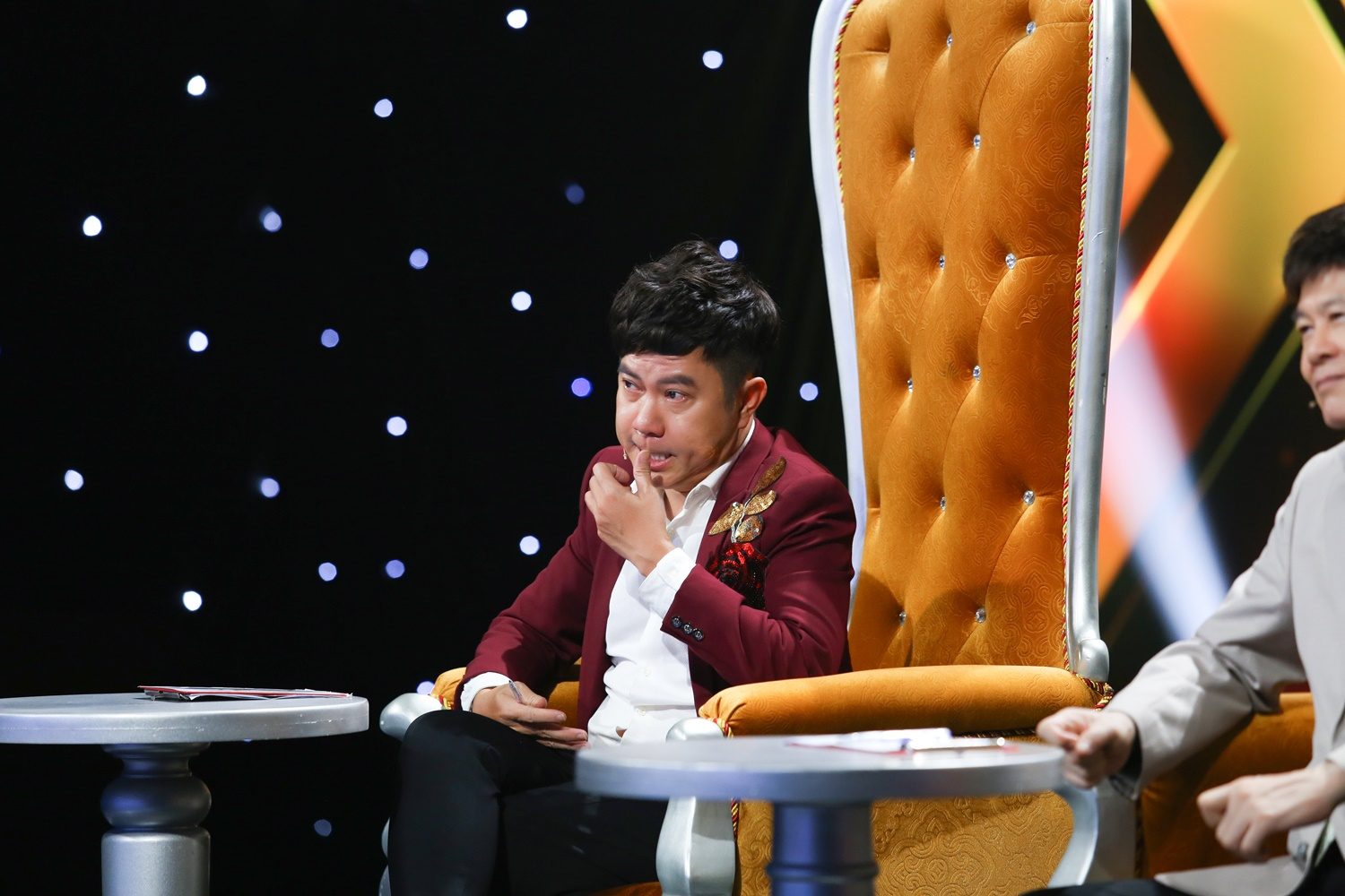 Ca sĩ Quốc Đại vỡ òa cảm xúc, khóc không ngừng trên ghế nóng ‘Người kể chuyện tình’