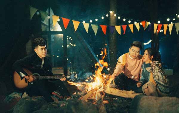 Chuyện Huy Cung cầu hôn vợ vào MV ca nhạc của Thanh Hưng