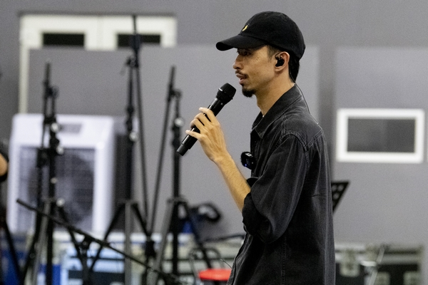 ‘Show của Đen’ Hà Nội: số lượng bài hát lớn, khán giả đông gấp đôi