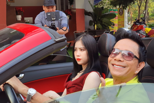 Bảo Chung tất bật làm MV hài cuối năm