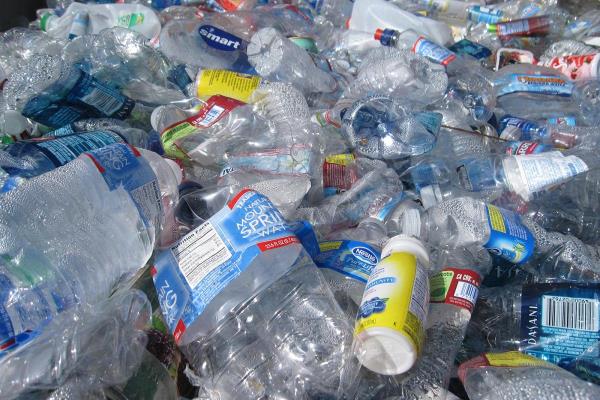 Canada cấm đồ nhựa dùng một lần từ năm 2021