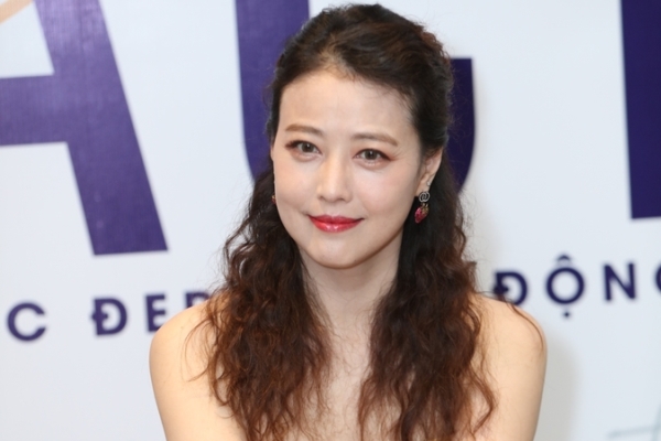 Sao Hồng Kông Châu Hải My khoe nhan sắc không tuổi cùng các người đẹp Việt