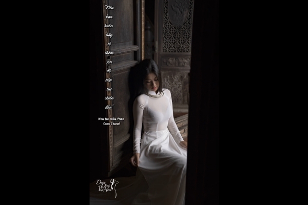 Duyên dáng quanh ta (Kỳ 24): Nếu bạn buồn, hãy tô thêm son…