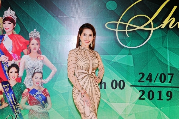 Hoàng Ny về nước mừng mùa giải mới của ‘Mrs Universe’  