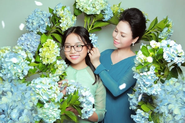 Phương Mỹ Chi tự sản xuất ‘16 xuân trăng’