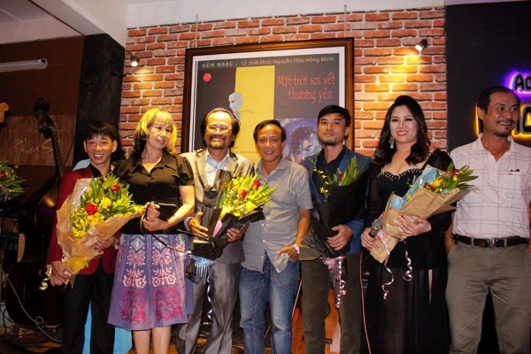  “Mặt trời soi vết thương yêu” từ tâm hồn đến trái tim