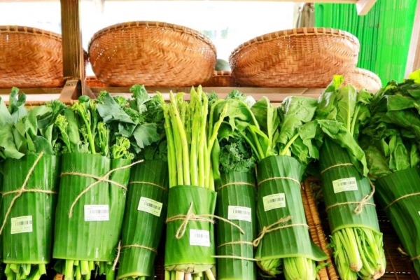 Nhiều siêu thị dùng lá chuối gói thực phẩm