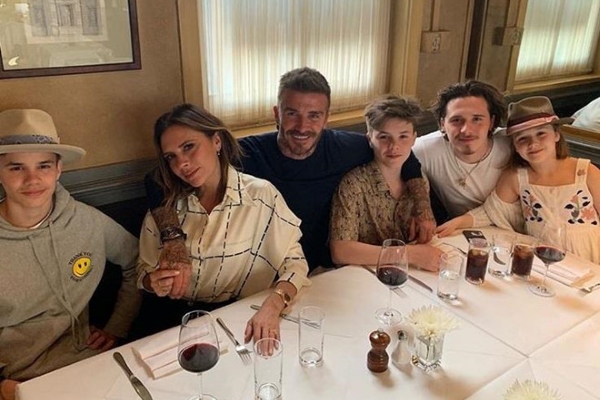 David Beckham hạnh phúc đón sinh nhật cùng vợ con