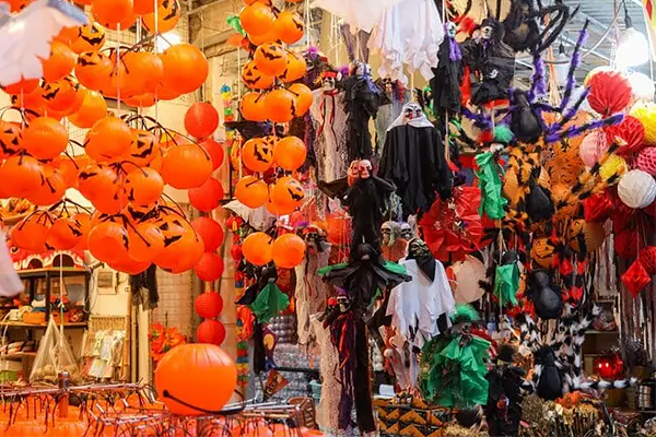 Phố Hàng Mã tiếp tục thay áo mới đón lễ Halloween