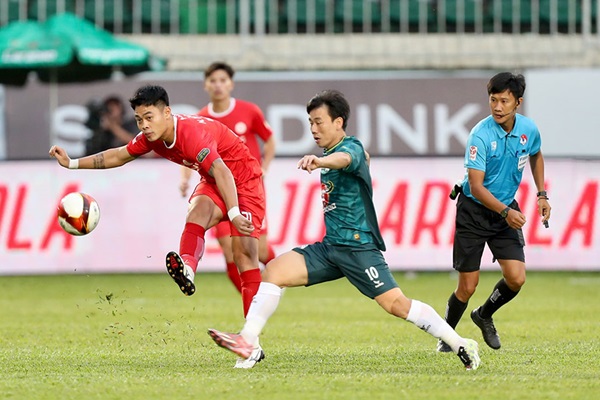 Thua ngược Thể Công trên sân nhà, HAGL yên vị ở đáy bảng V-League