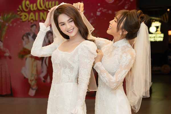 Diệu Nhi sửa váy cho Ngọc Trinh để tránh sự cố trên thảm đỏ