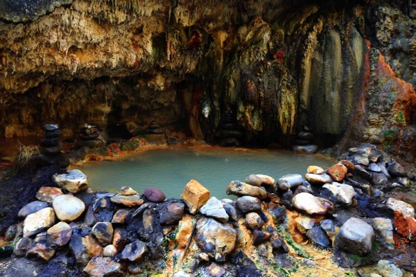 8 suối nước nóng tự nhiên nên đến vào mùa hè này