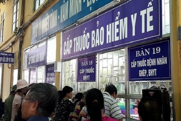 Người bệnh tự mua thuốc bên ngoài, BHYT chi trả?