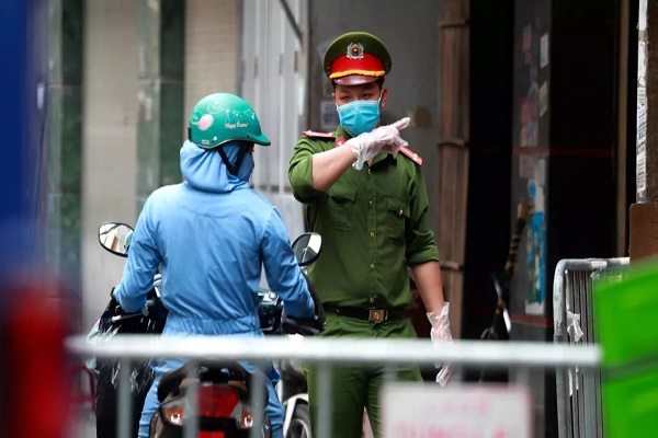 Hà Nội thêm 2 ca dương tính với COVID-19, trong đó 1 ca là bảo vệ bệnh viện chưa rõ nguồn lây