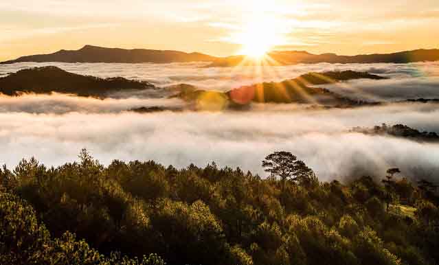 Hút hồn khi đón bình minh ở Hòn Bồ, Đà Lạt