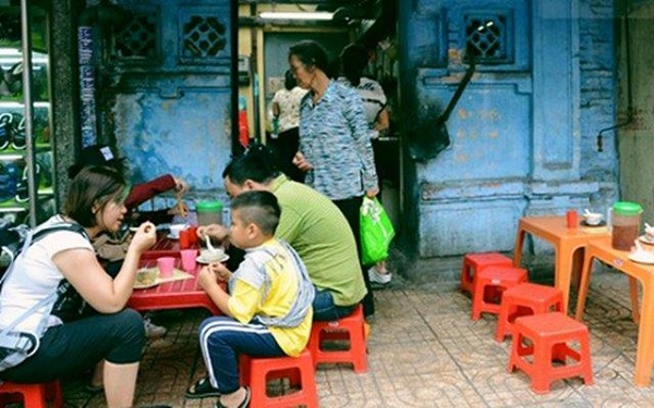 Quán chè nhà Đèn nổi tiếng 70 năm ở Sài Gòn