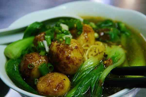 Khám phá quán mì cá viên cà ri duy nhất Sài thành