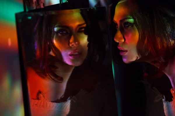 Siêu mẫu Võ Hoàng Yến ma mị trong bộ ảnh đầu năm 2018