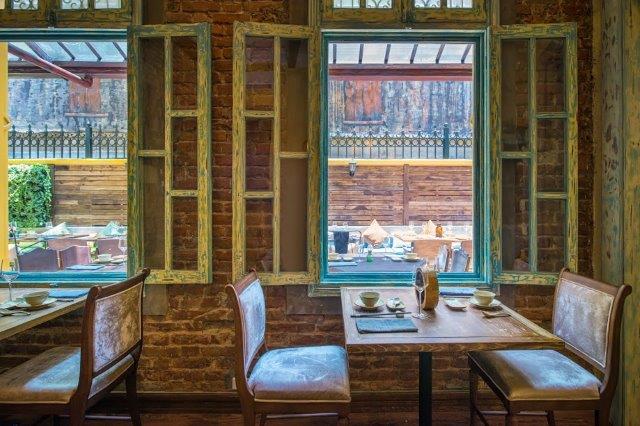 2 nhà hàng cổ kính ở Hà Nội nhất định phải ghé qua