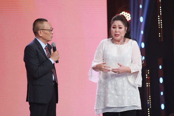 NSND Hồng Vân bật khóc vì không còn cơ hội gặp lại các nghệ sĩ đã ra đi