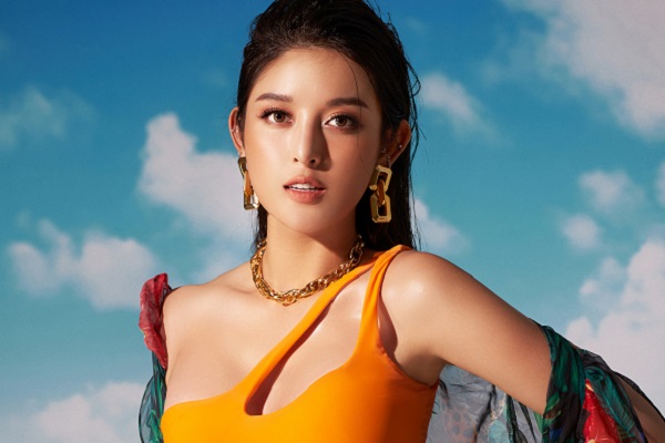 Huyền My khoe dáng nuột nà với bikini