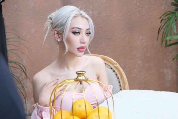 Huyền Cadie hoá ‘tiểu tam’ 