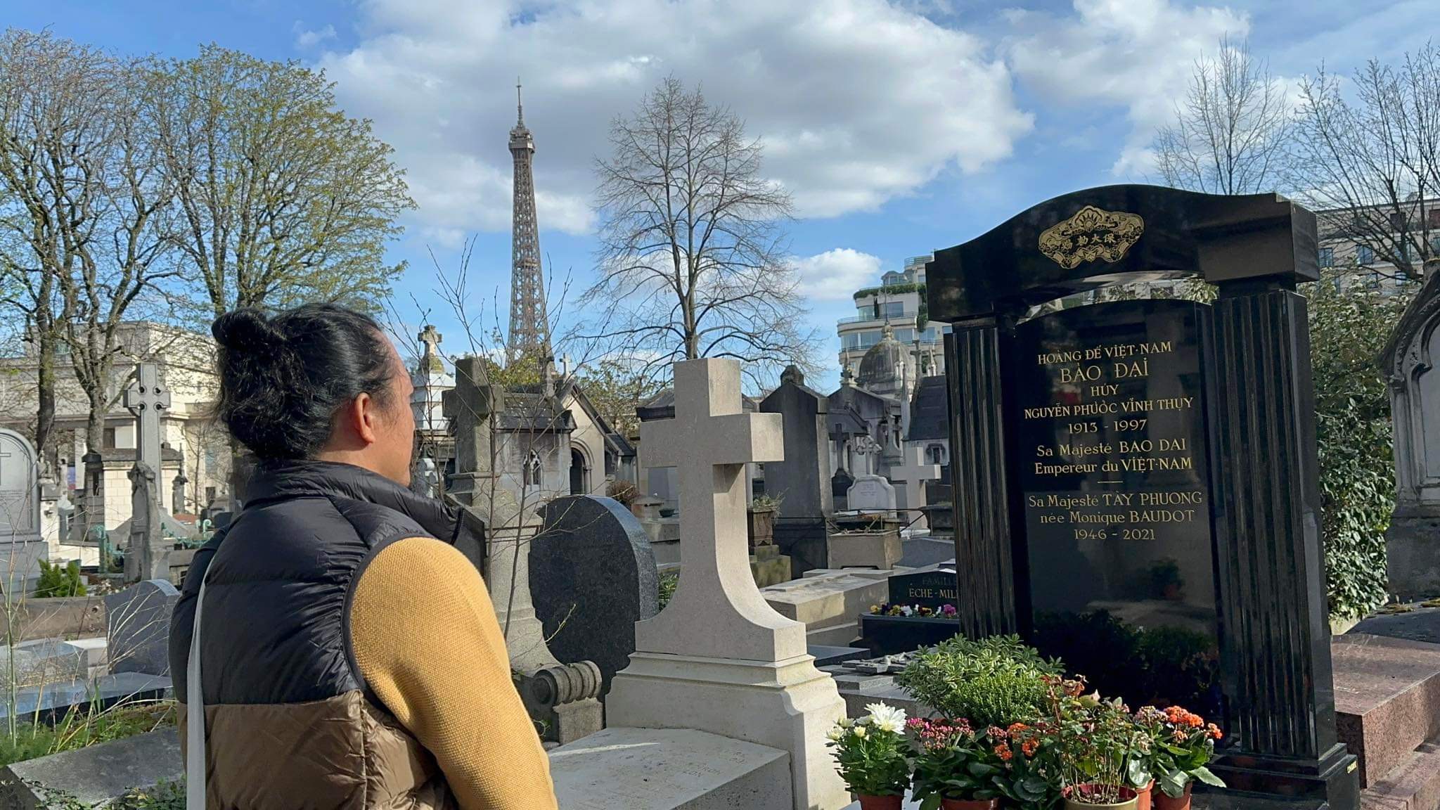 Đến Paris, viếng thăm ngôi mộ vị vua cuối cùng của triều Nguyễn