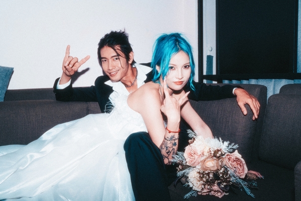 Quang Đăng và bạn gái khoe ảnh cưới đậm chất hoài niệm