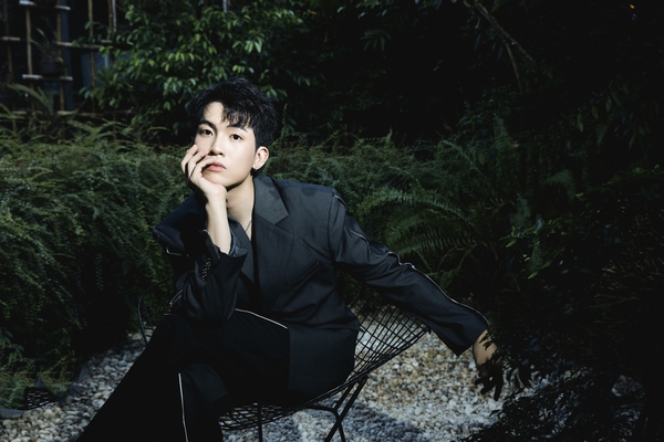 Mới ‘lên chức’, Mew Amazing liền bị dàn sao ‘bóc phốt’