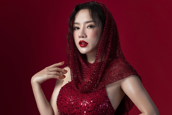 ‘Mẹ một con’ Triệu Hồng Ngọc quyến rũ như gái đôi mươi