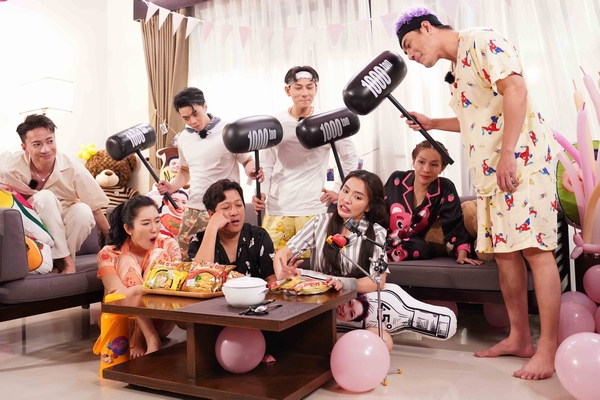 Bích Phương tơi tả, Dương Lâm bị đánh đến khờ chỉ vì gói mì