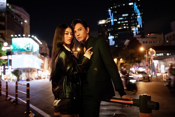 Vừa ‘du học’ Hàn Quốc về, Lona bất ngờ sánh đôi cùng ‘trai lạ’