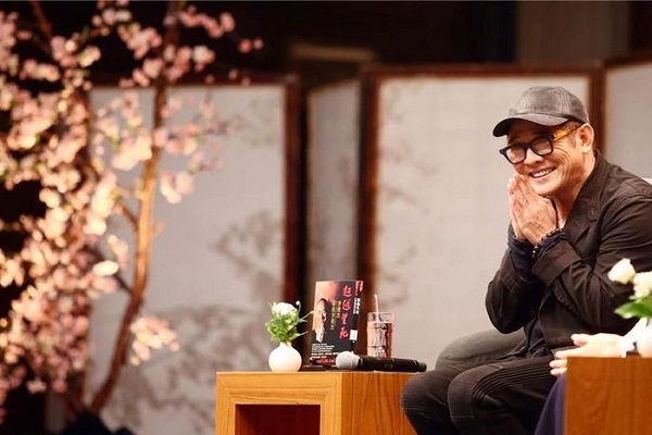 Lý Liên Kiệt ra sách mới và lời chào độc đáo