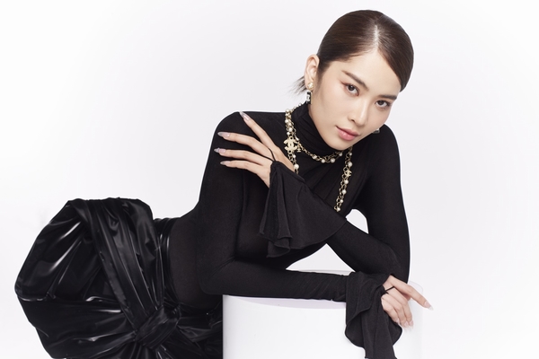 Lệ Nam khoe nhan sắc chín muồi trước thềm chung kết Miss Universe Vietnam 2023