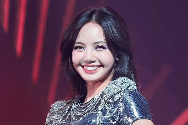 Động thái gây chú ý của Lisa giữa ‘bão’ scandal bị khán giả Hàn Quốc quay lưng, Trung Quốc cấm sóng