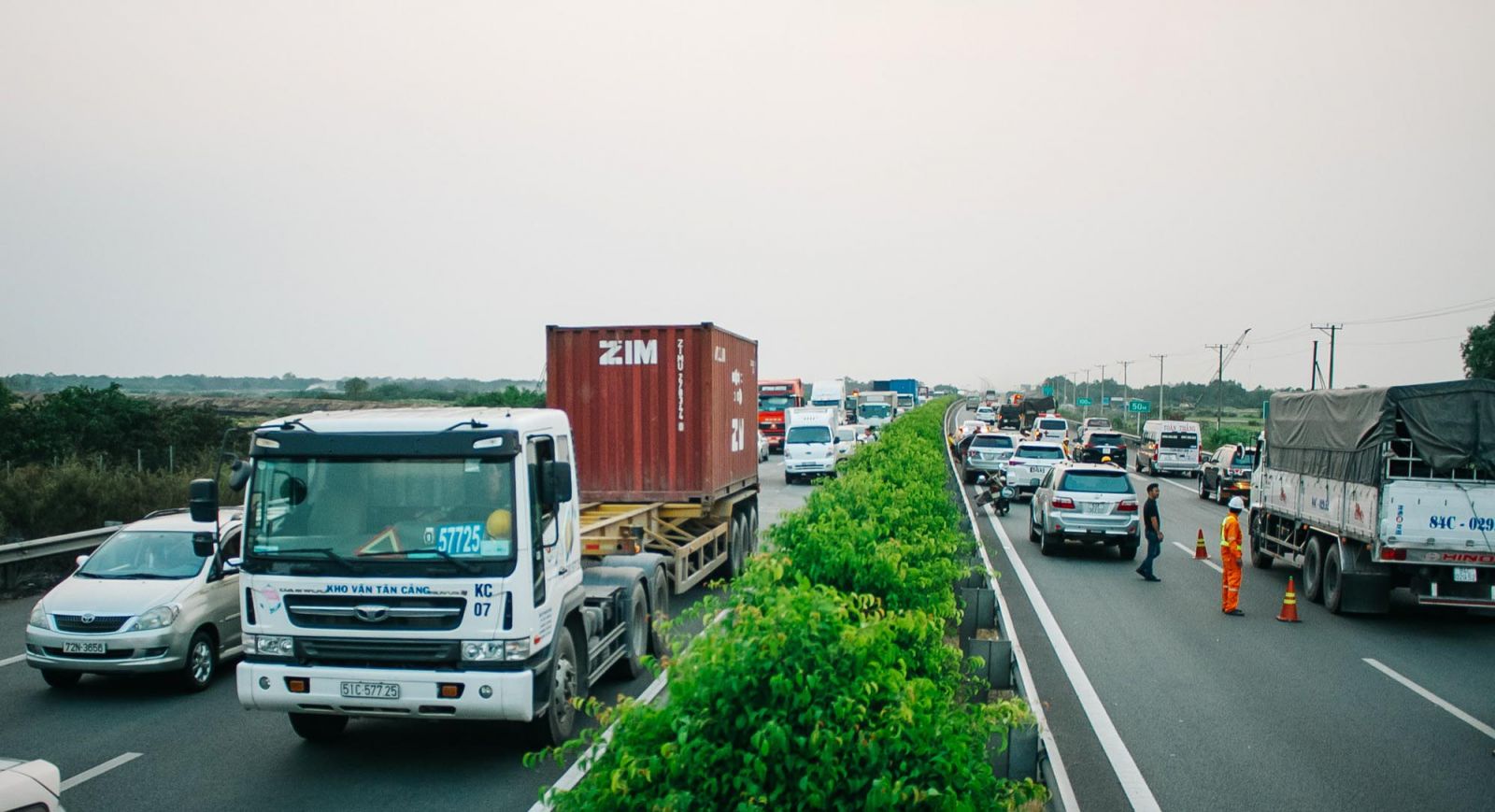 VEC phát cảnh báo tầm nhìn trên cao tốc TP.HCM-Long Thành-Dầu Giây qua VOV giao thông