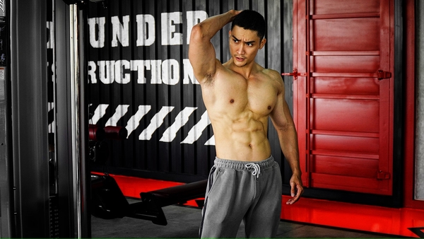 Ngắm body hoàn hảo của Nam vương Lương Gia Huy 