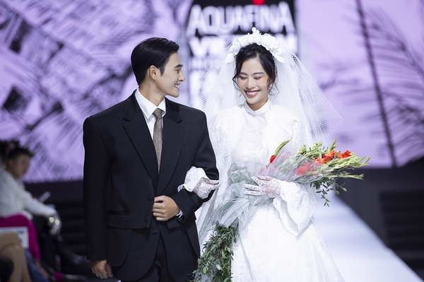 Nam Em – Nhâm Phương Nam làm đám cưới miền Tây tưng bừng trên sàn diễn