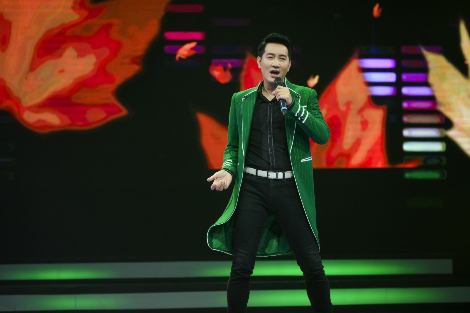 Nguyễn Phi Hùng trổ tài hát cải lương khiến Thanh Bạch thán phục