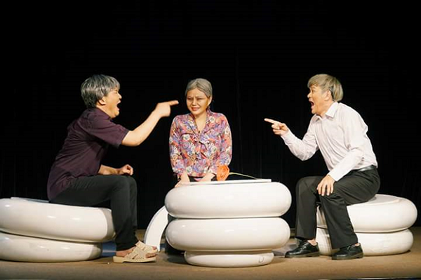 Những đốm nắng chiều lặng lẽ