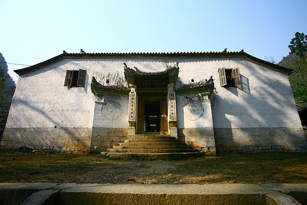 Thăm dinh Vua Mèo trên Cao nguyên đá